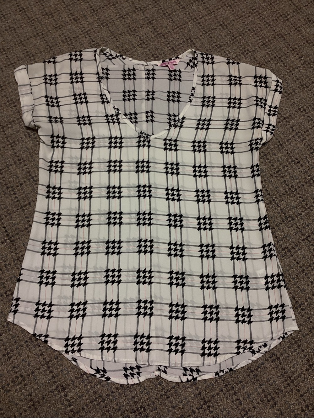 Candie’s Shear V-neck Cream & White Houndstooth Plaid Short Sleeve Blouse * XS
